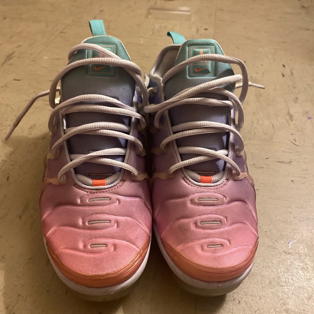 Nike vapor max easter edition